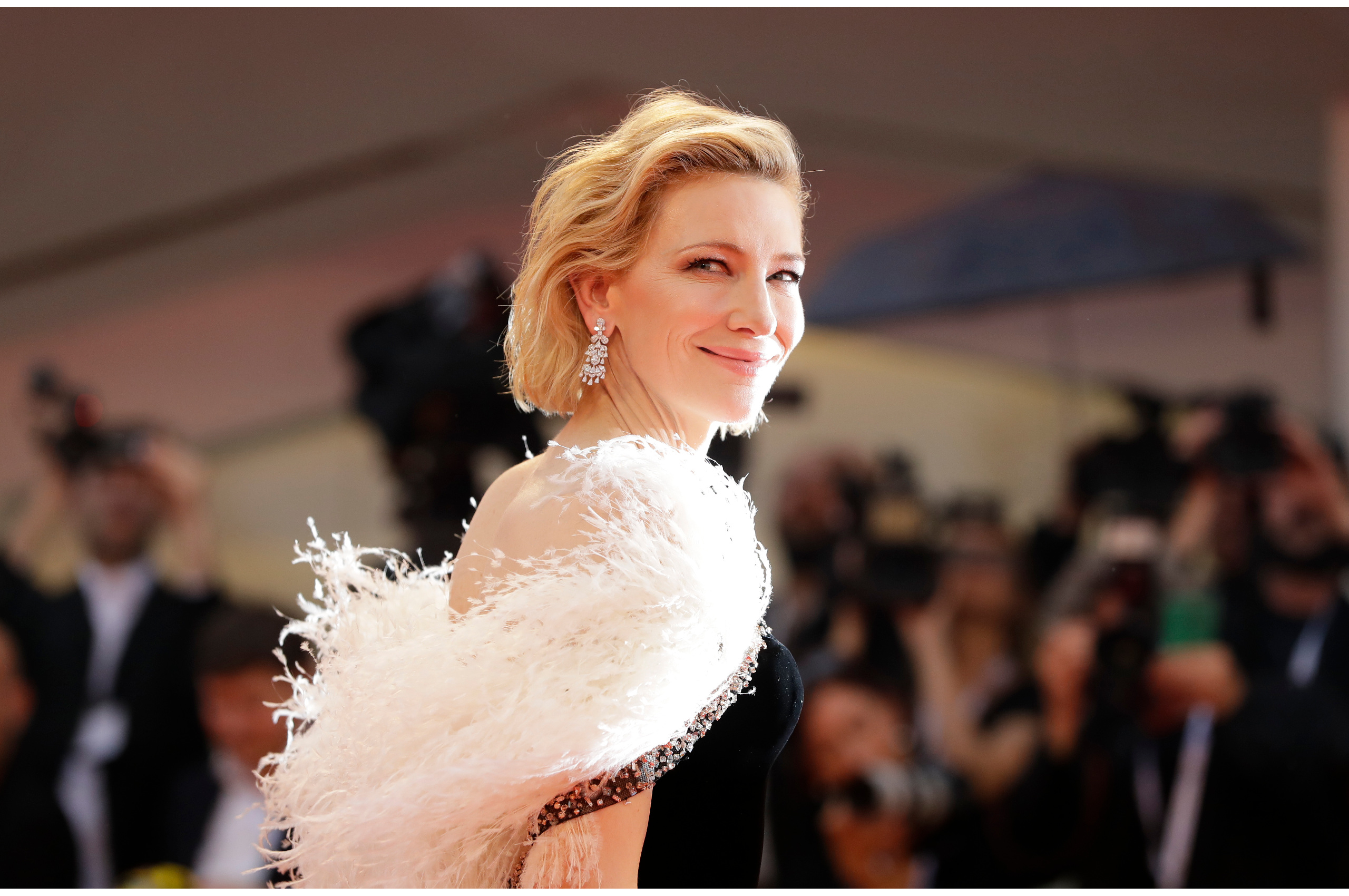Η Cate Blanchett με φόρεμα με φτερά