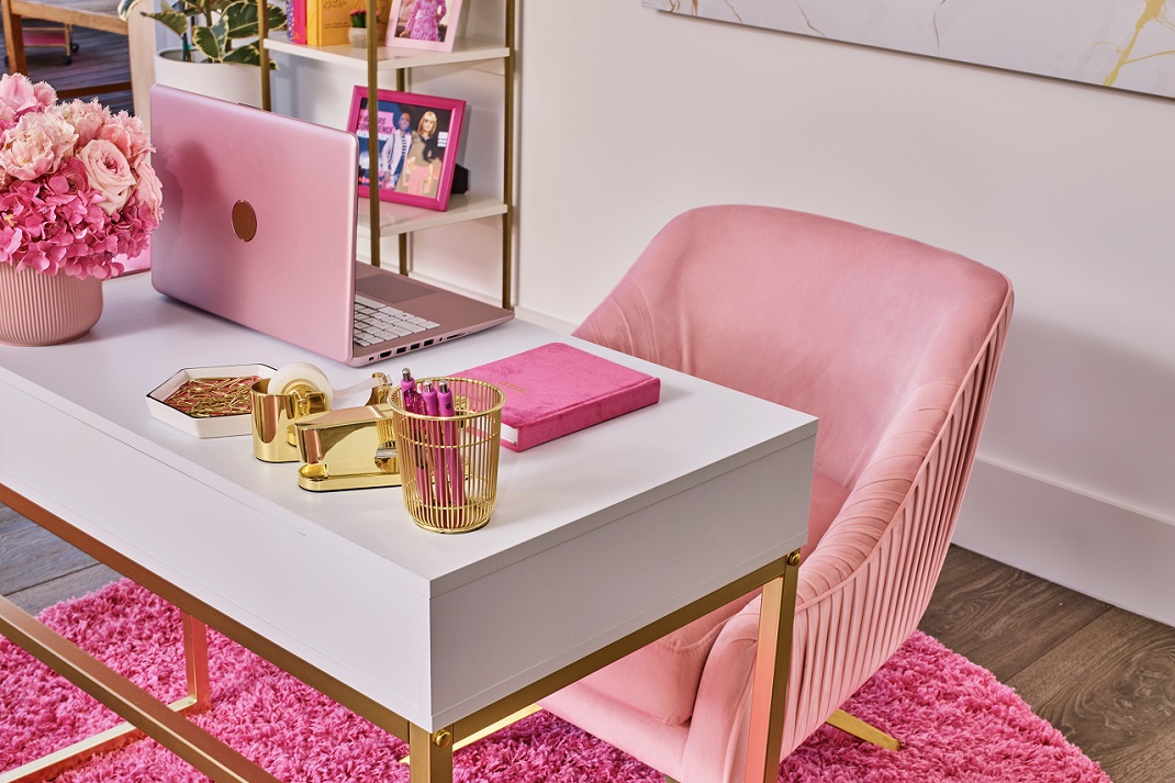 Η ροζ διακόσμηση στο σπίτι της Barbie στο Μαλιμπού